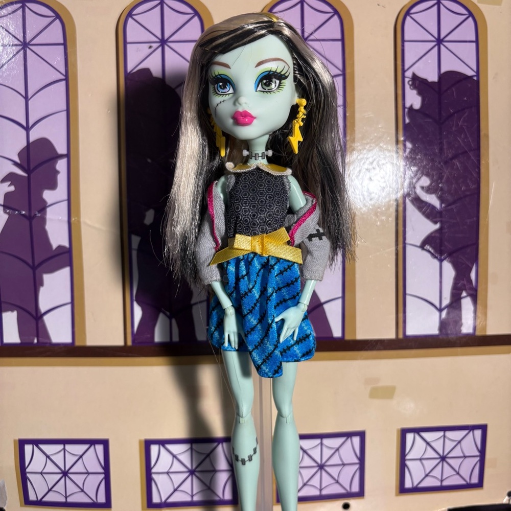 Monster High “Picnic Casket” Frankie Stein Doll